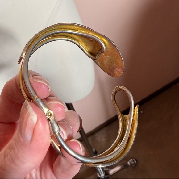 Vintage 70’s 80’s art deco burgundy Red calla Lily Enamel Clamper bracelet - Picture 8 of 17